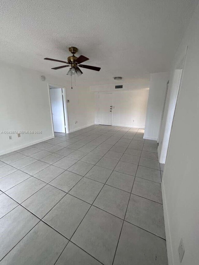 Foto del edificio - 4805 NW 7th St