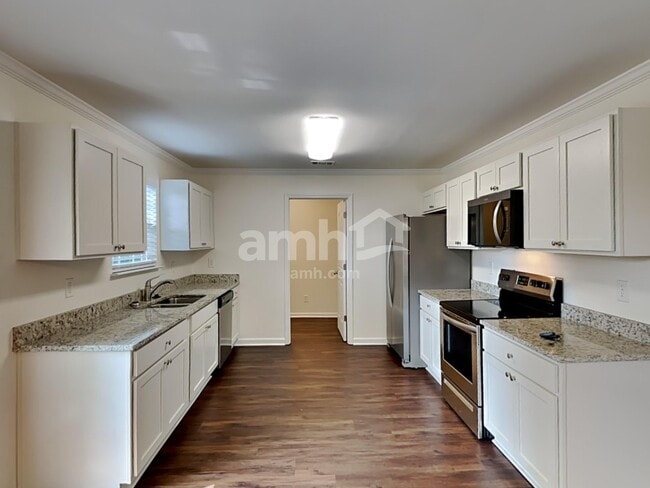 Building Photo - 4204 Birch Dr