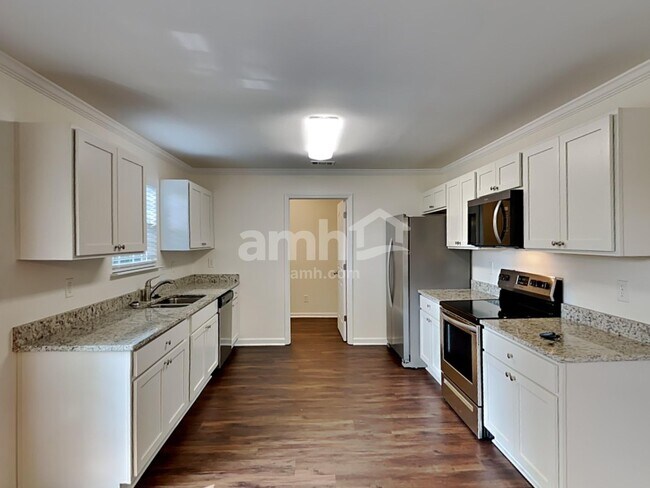 Foto del edificio - 4204 Birch Dr