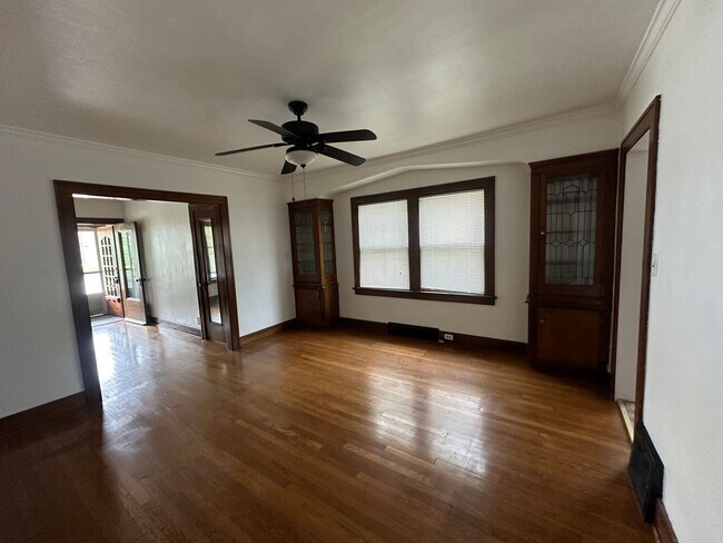 Foto del edificio - 2537 E 126th St