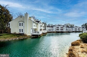 Building Photo - 3300 Lakeside View Dr