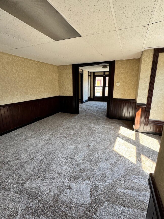 Building Photo - 1524 E 49th