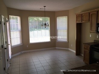 Building Photo - 315 Village Dr