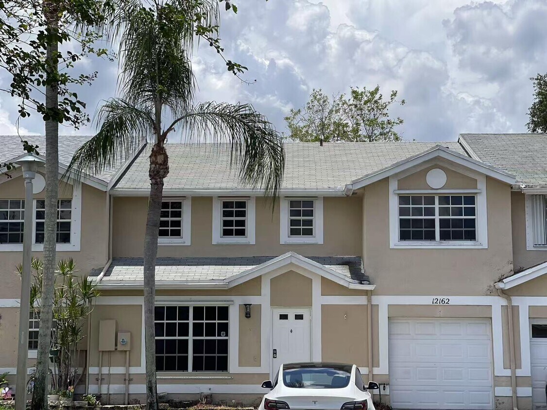 Foto principal - 12162 SW 51st Pl