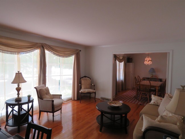 Building Photo - 206 Greenacre Rd