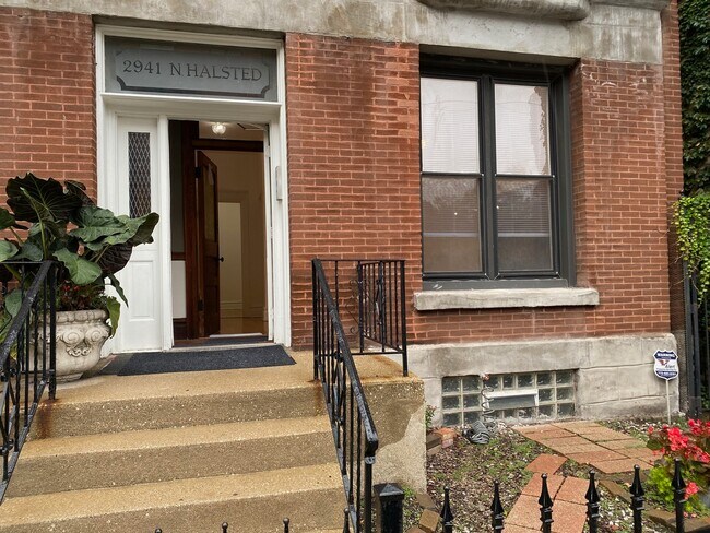 Building Photo - 2941 N Halsted St
