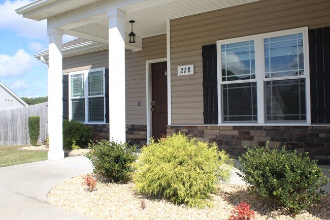 Foto del edificio - 228 Planters Ridge Dr