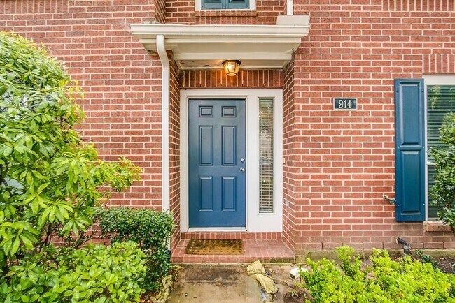 Foto del edificio - 914 W Heights Hollow Ln