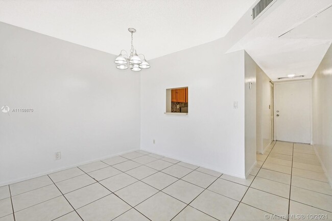 Building Photo - 7960 N Colony Cir