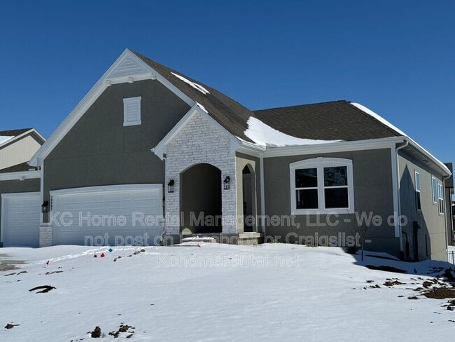 Building Photo - 18805 Skyview