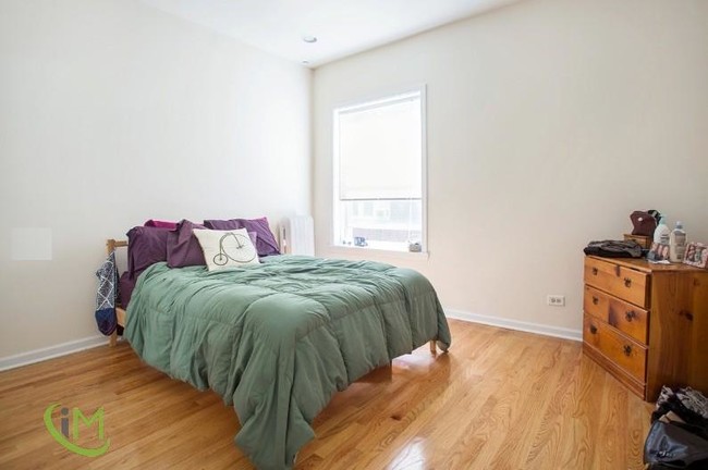 Building Photo - 4807 N Wolcott Ave