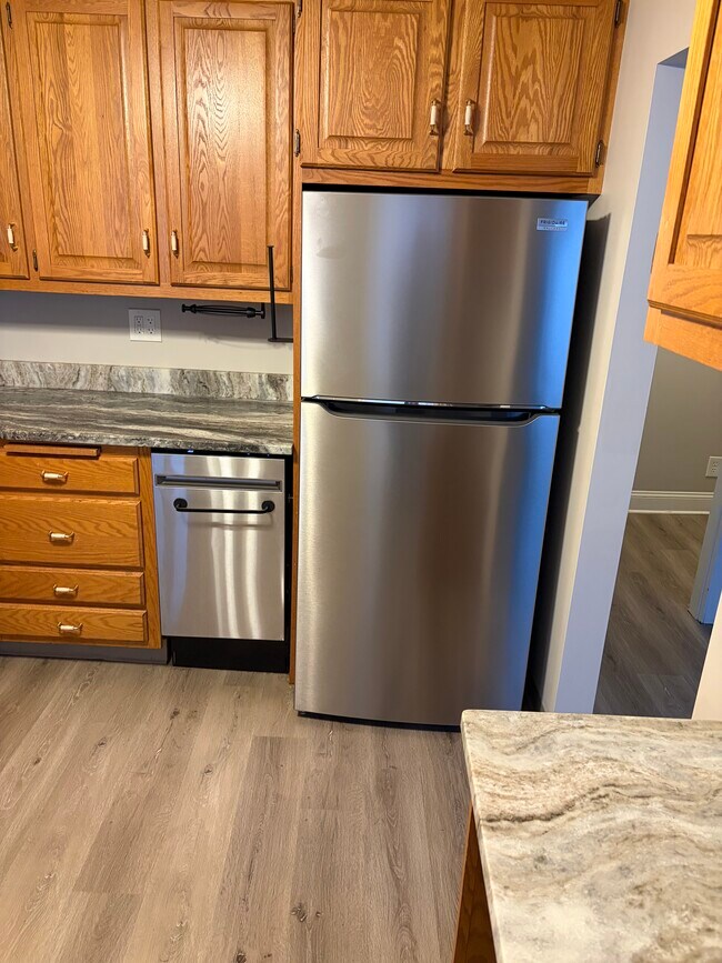 Building Photo - 65 Ingraham St