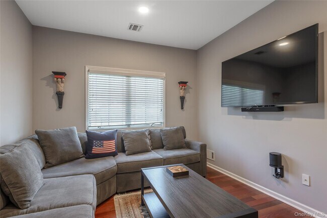 Foto del edificio - 330 Maple Ave