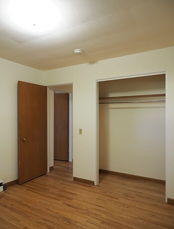 Armario del dormitorio n.º 1 - 613 N Midvale Blvd
