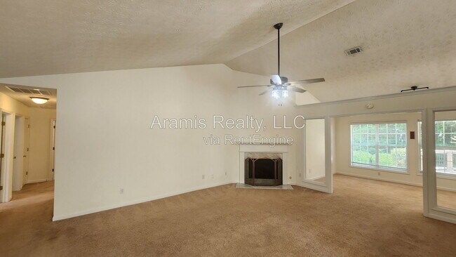 Foto del edificio - 3241 Cranberry Ln NE