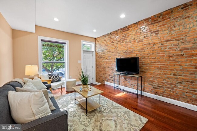 Building Photo - 645 S Lehigh St