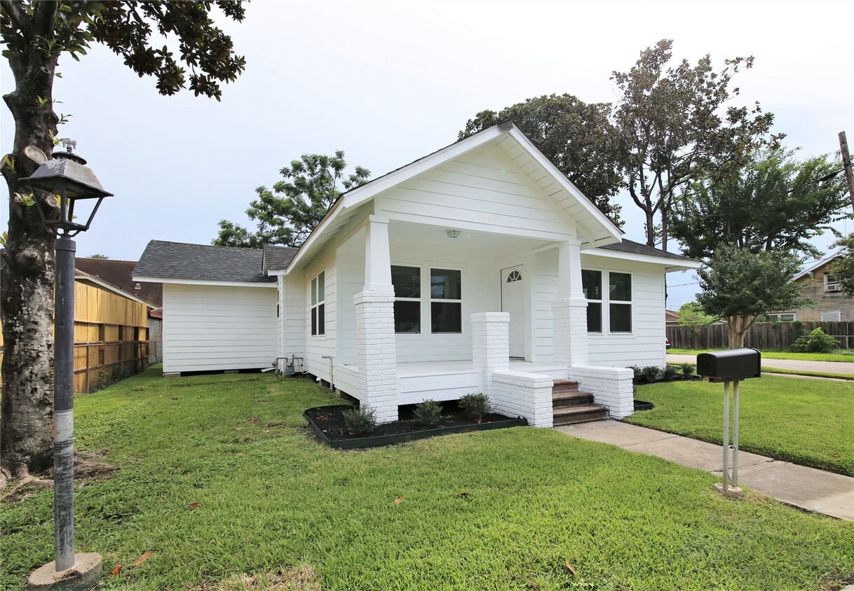 Foto principal - 5402 Texas St