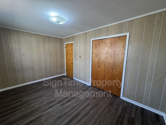 Building Photo - 10 N Main St