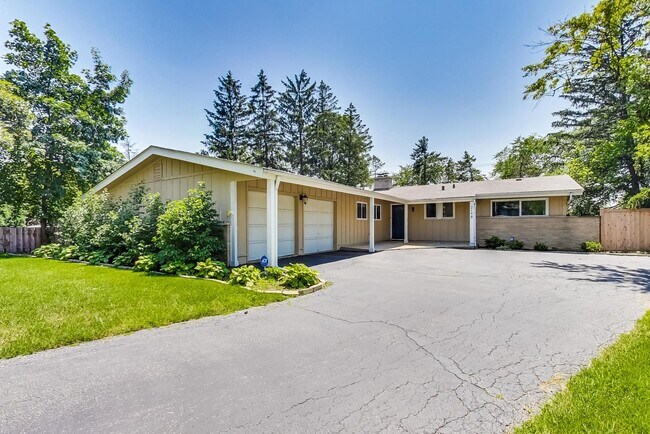 Building Photo - 2148 Tanglewood Ct