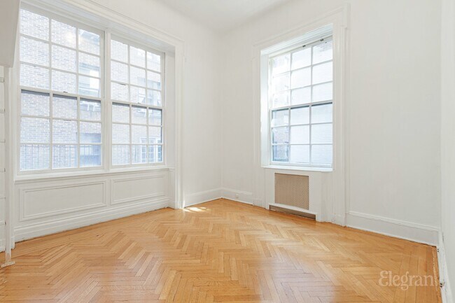 Building Photo - 26 W 74th St
