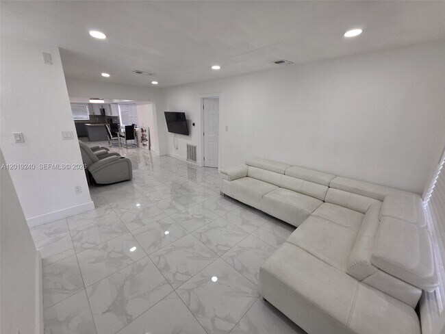 Foto del edificio - 6370 Fletcher St