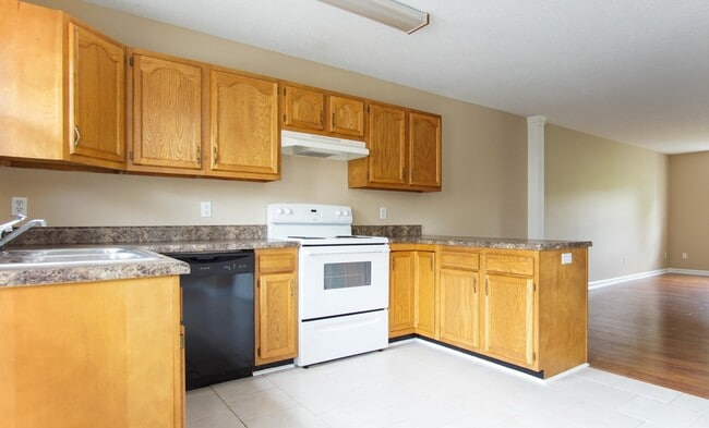 Building Photo - 2 bed and 2 bath condo with garage