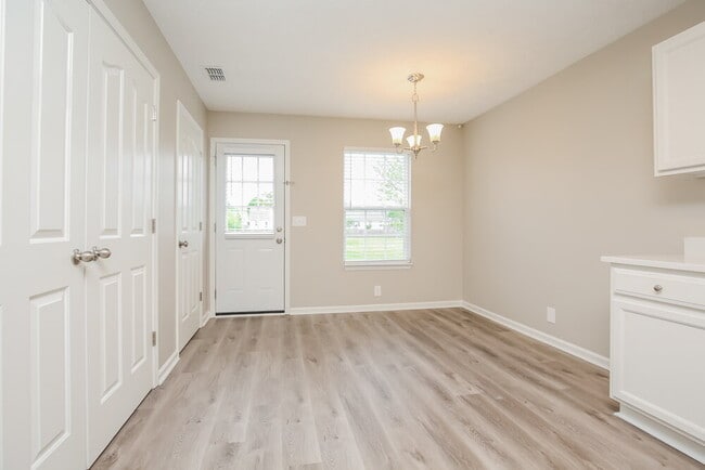 Building Photo - 3157 Holsted Dr