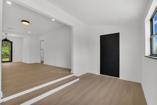 Foto del edificio - 81 NW 45th St