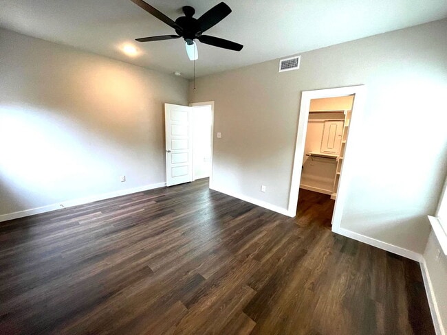 Building Photo - 1127 Eloise Dr