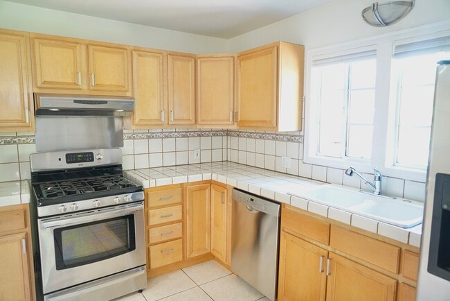 Foto del edificio - 10748 Westminster Ave