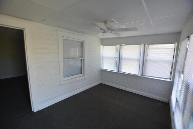 Building Photo - 1603 N Lee Jackson Hwy