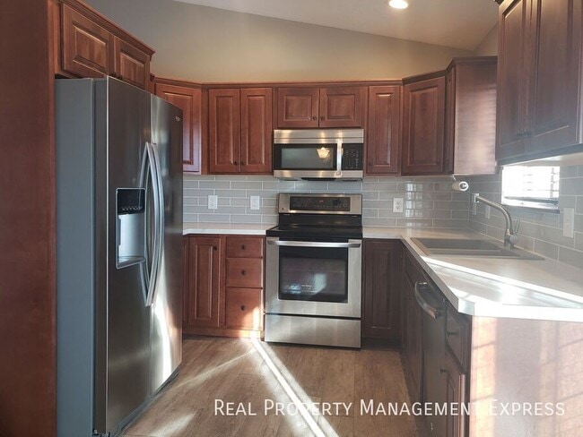 Building Photo - Lovely 4 Bed 2 Bath Home with a Huge Deck and Massive Fenced-in Yard