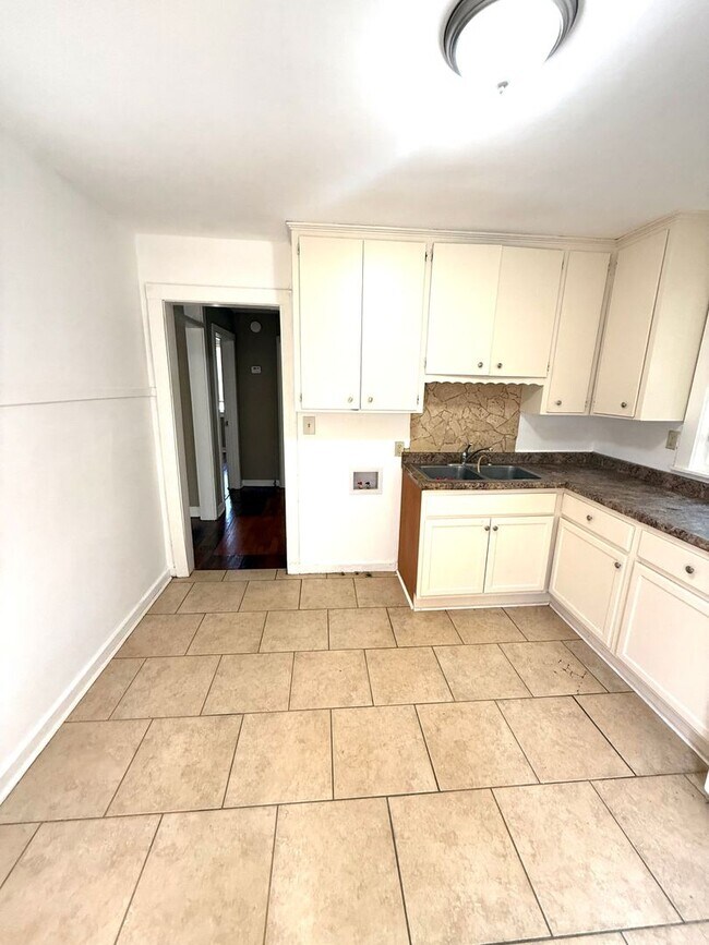Foto del edificio - ** 2 bed 1 bath located in Capitol Hights ...