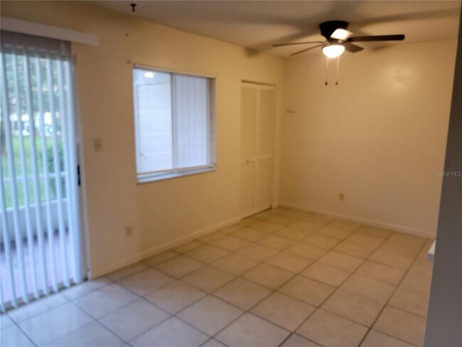 Building Photo - 549 Fairways Dr