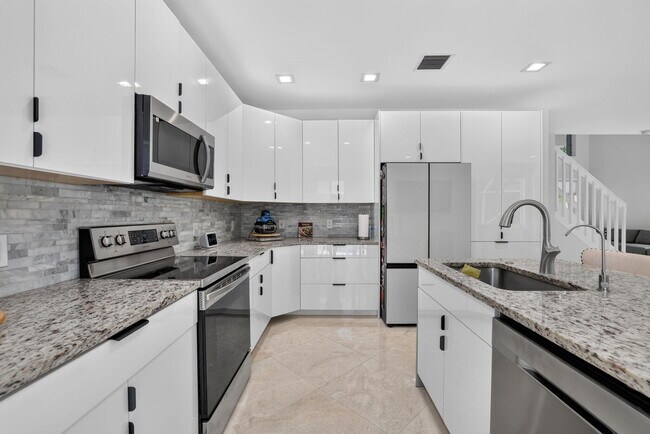 Building Photo - 5040 Heron Pl