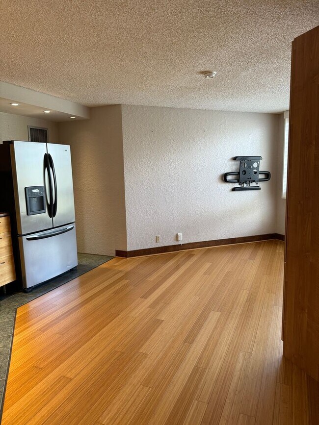 Building Photo - LILIUOKALANI GARDENS, STUDIO/1/1, FULL KITCHEN, GARDEN VIEWS