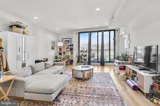 Building Photo - 381 Martin St