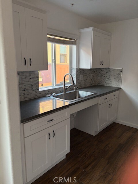 Foto del edificio - 700 N Hill Pl