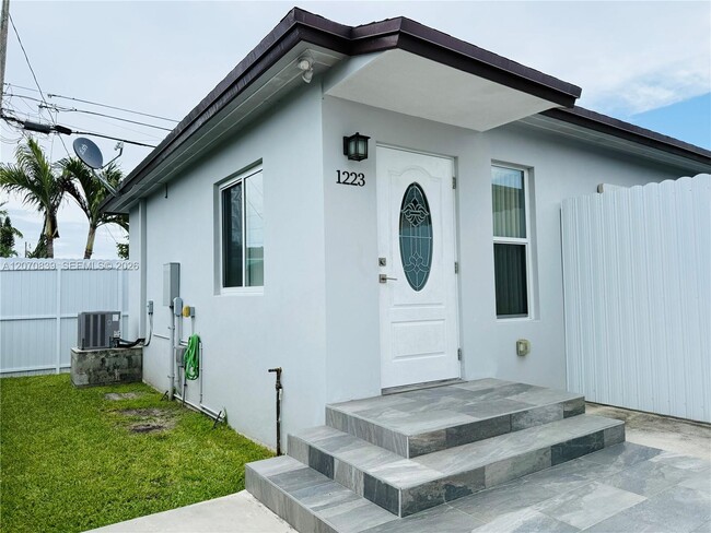 Foto del edificio - 1221 SW 76th Ct