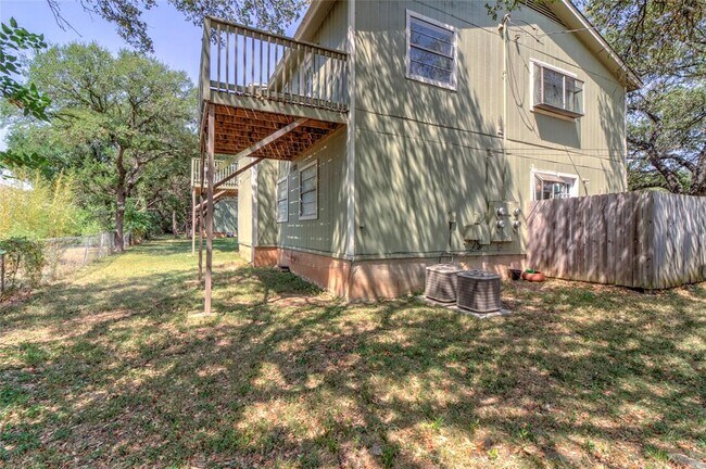 Foto del edificio - 400 Hedgewood Dr