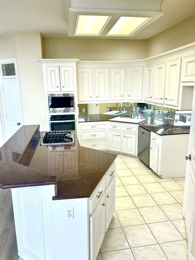 Building Photo - 807 Kipp Ave