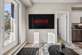 Building Photo - 1605-1617 17 St SE