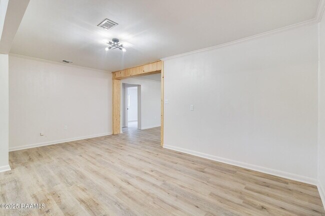 Building Photo - 105 Brockton Dr