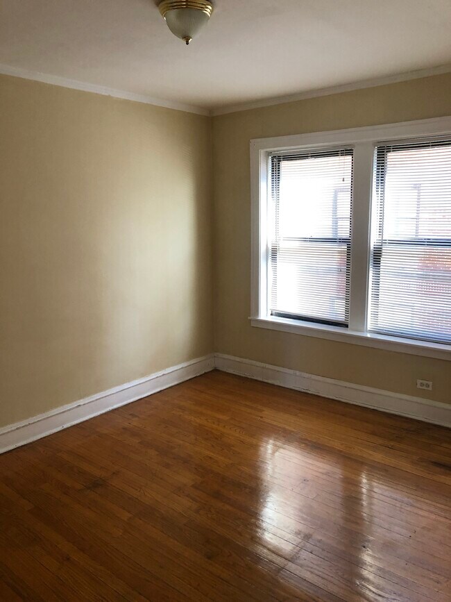 Foto del edificio - 6443 N Hamilton Ave