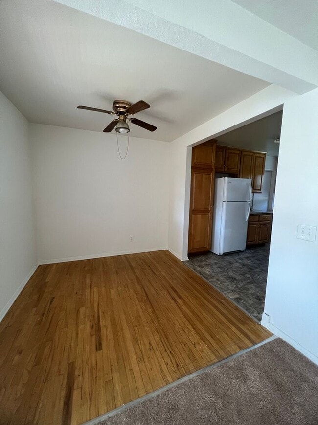 Building Photo - 3BR/1BA Single Family Home (920 SF)