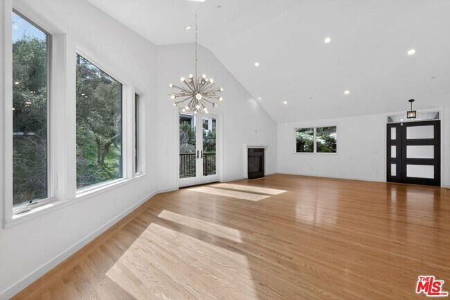 Foto del edificio - 502 Chapman Dr