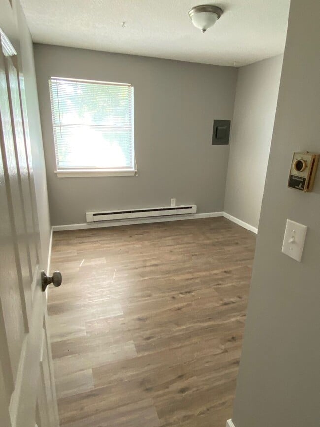 Building Photo - Remodeled 2 Bedroom Apt in Columbia, MO