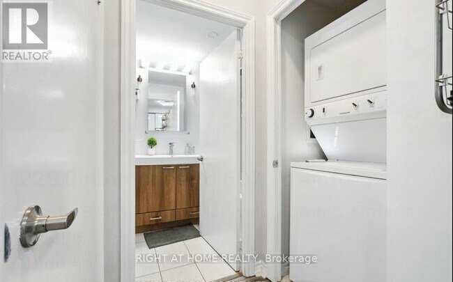 Photo du bâtiment - 1328 Birchmount Rd