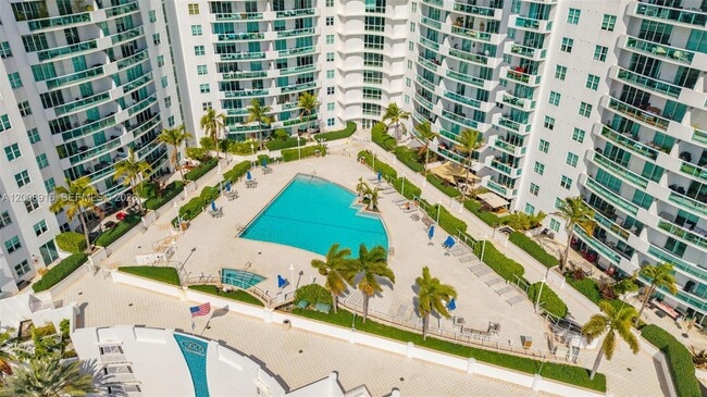 Building Photo - 7910 Harbor Island Dr