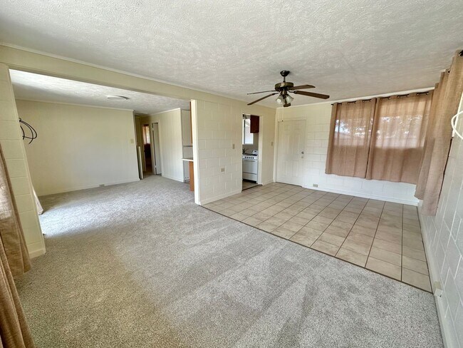 Building Photo - 2 Bedroom / 1 Bathroom 800 sq ft cottage i...